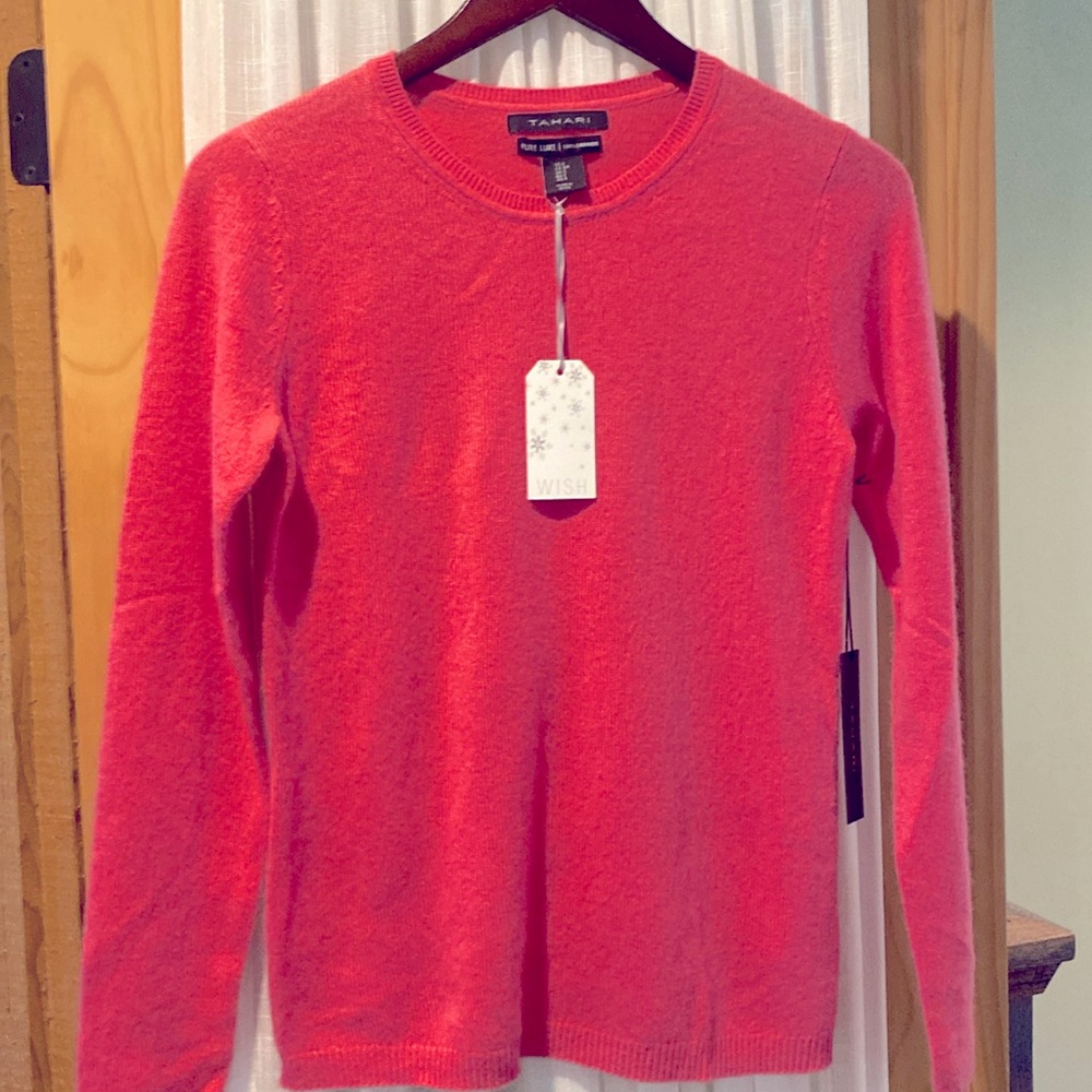 NWT Tahari Casmere Sweater Size Small